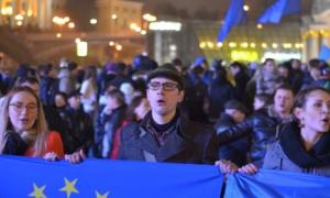 У Києві на Майдані Незалежності зібралася майже тисяча людей