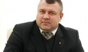 Адвокат з Луганська попросить Генпрокурора притягнути Азарова до кримінальної відповідальності