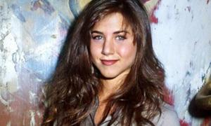 У юності Дженніфер Еністон носила ірокез за 6 баксів