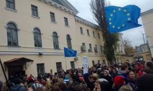 На Майдан рушили півтори тисячі студентів