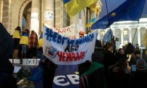 Учасники Євромайдану відмовляються штурмувати Кабмін, люди проводять мирний протест