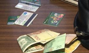 Жінка обікрала вчителів на 10 тисяч гривень