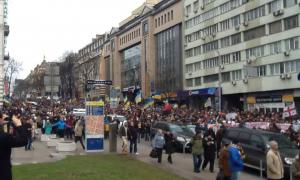 На Віче у Києві сходяться десятки тисяч міьтингувальників