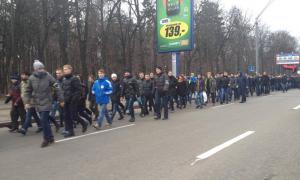 До Майдану Незалежності вирушила багатотисячна колона на чолі з опозицією і поляками