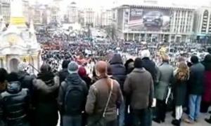На Хрещатику знаходиться близько 300 тисяч людей. Пряма трансляція