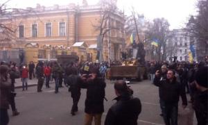 Лідери опозиції не поспішають з’являтися на Банковій, щоб допомогти заспокоїти радикалів