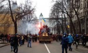 Бульдозер, на якому штурмують Банкову, вкрали 