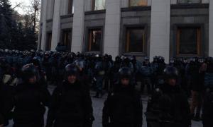 «Беркут» і війська взяли Верховну Раду у кільце