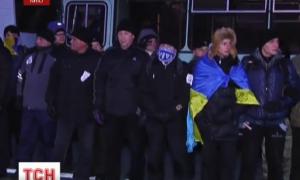 Чиновники потрапляють на роботу у Кабмін через чорний хід