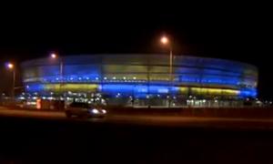 Поляки підтримали український Євромайдан жовто-блакитним освітленням стадіону