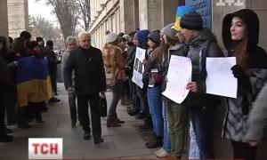 В Ужгороді студенти влаштували чиновникам «коридор совісті»