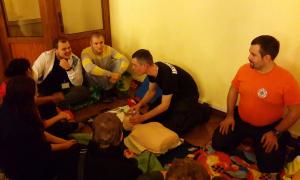 У будівлі КМДА усіх охочих навчають надавати першу допомогу