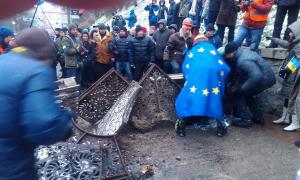 Під Кабміном зводять барикади