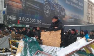 Євромайданівці готуються відбиватися від правоохоронців сніжками