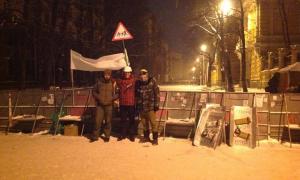Євромайдан провів ніч в оточенні внутрішніх військ