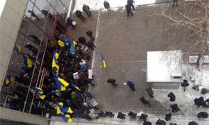 У Києві більше сотні невідомих заблокували представництво ЄС