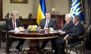 Янукович зустрівся зі своїми попередниками перед проведенням круглого столу