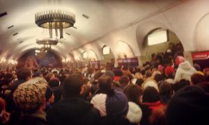 Машиніст метро закликав пасажирів виходити на Майдан