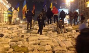 Ранок Євромайдан зустрів спокійно, міліції неподалік немає