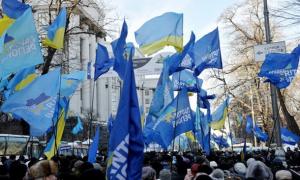 До Верховної Ради стягуються прихильники регіоналів