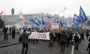 Євромайданівці змайстрували для Клюєва клітку