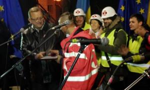 На Євромайдані нагородили медиків, які рятували людей після штурму Банкової