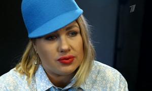 Російська співачка Єва Польна побила офіціанта стільцем