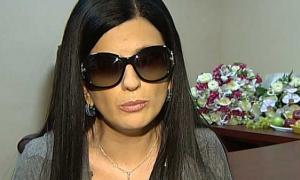 Співачку Діану Гурцьку не пускають до Америки через окуляри