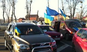 До Межигір’я відправилися лідери опозиції, учасники автопробігу та велосипедисти