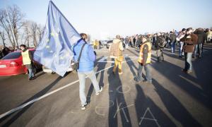 У неділю мітингувальники завітали «в гості» і до Азарова