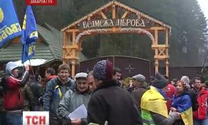 Закарпатський маєток Медведчука пікетували автомайданівці