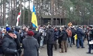 Автомайдан пікетував заміський будинок Захарченка та квартиру Табачника