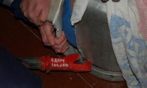 На Миколаївщині малюк застряг у бідоні
