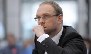 Власенку ще на два місяці заборонили виїжджати з України і спілкуватися з Окунською