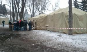 Антимайдан забарикадувався високим металевим парканом