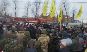 Автомайданівцям зачитали рішення суду про заборону мітингів під Межигір’ям