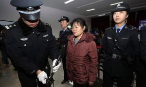 Китайську акушерку засудили до страти за продаж немовлят