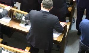 Депутати розповіли про масові порушення під час учорашнього голосування руками