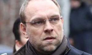 Суд закрив справу проти Власенка щодо побиття Окунської