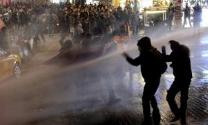У Туреччині мітинг проти обмежень в Інтернеті розігнали водометами