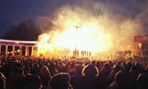 На Грушевського спалили ще один автобус силовиків