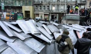 На Грушевського біля Верховної ради зійшлись активісти Майдану з правоохоронцями