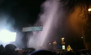 Силовики застосували проти мітингувальників водомети