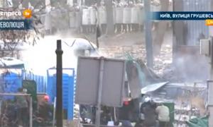 Сутички на Грушевського тривають