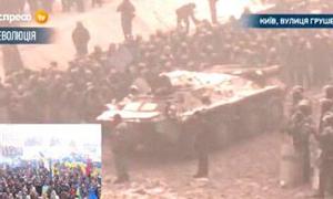 На Грушевського з’явився БТР