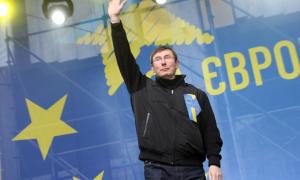 Луценко просить силовиків спинитися: Вас зробили «9 Ротою»