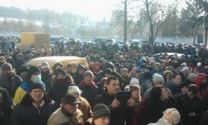 Рівняни прорвалися в ОДА і вимагають прибрати «Беркут» з Києва