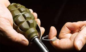 Беркутівцям підвозять начинені залізяччям гранати