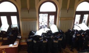 Чернівецьку адміністрацію віддали мітингувальникам