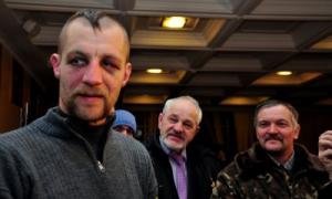 Активіст, якого роздягли беркутівці, розповів про знущання